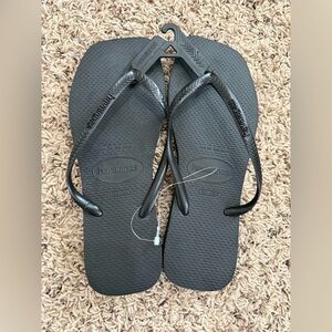NWT Havaianas slim square black sz 37/38 or 7/8